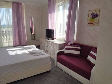 Фото номера Двухместный номер с 2 отдельными кроватями и окном Отель Family Hotel Provence г. Ахелой 4